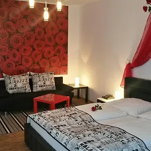 pension-lucie.praguehotelsweb.com/