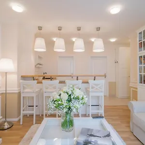 Hotel apartamentowy Revelton